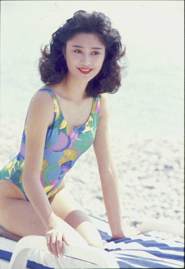 港姐冠军卢淑仪,千杯不醉成员,嫁天王李克勤,美到不让穿泳衣