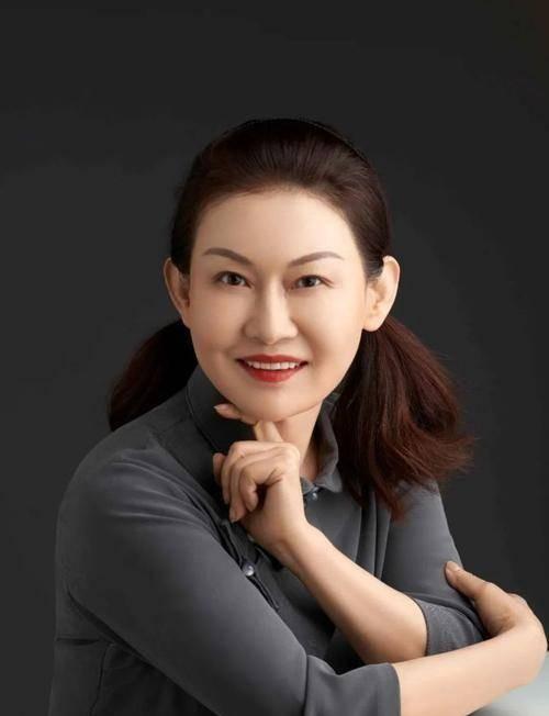 山东女首富赵燕:20元的东西卖到5000元,身价555亿