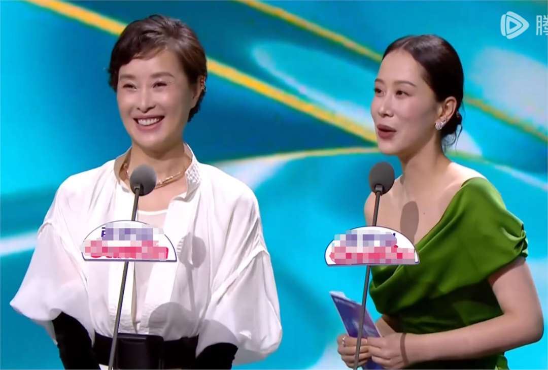 海清与吴越白玉兰同框,一个自然老去一个医美明显,生动演绎差别