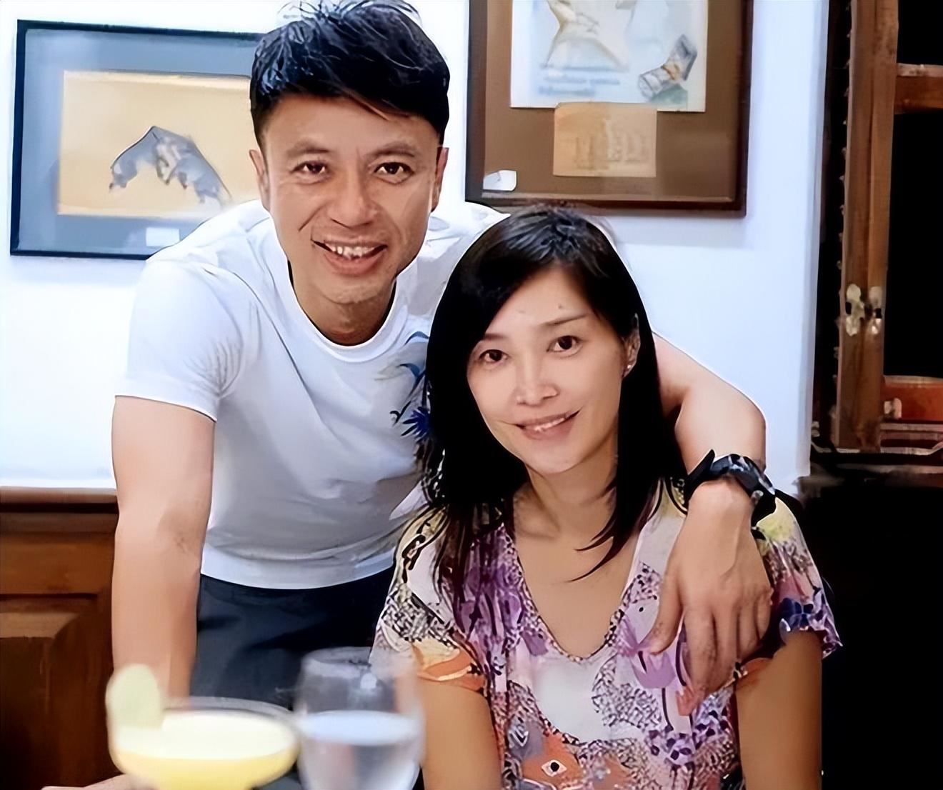 港姐冠军卢淑仪,千杯不醉成员,嫁天王李克勤,美到不让穿泳衣