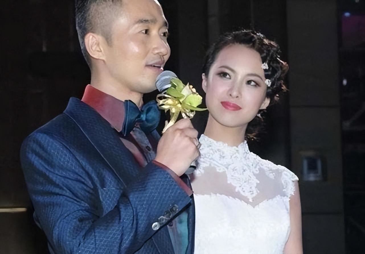 央视主持王萌萌,24岁嫁42岁丈夫程雷,今对患病丈夫无怨无悔