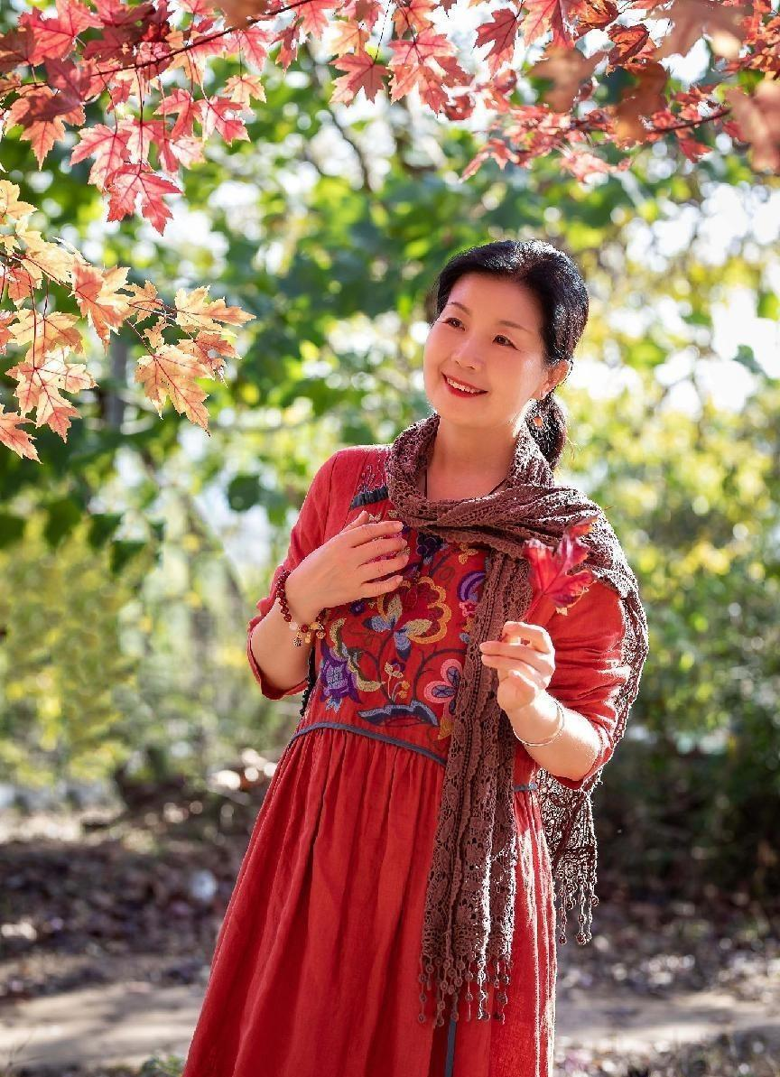 一个平凡的中年女人,却成了最有气质,文静优雅的女人