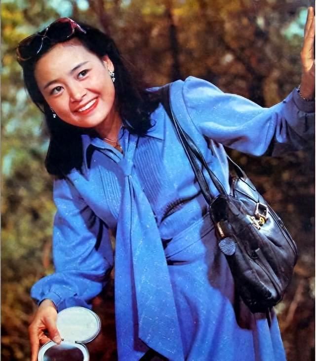 演员张瑜:年轻时有过一段婚姻,离婚多年看到前夫还是忍不住心动