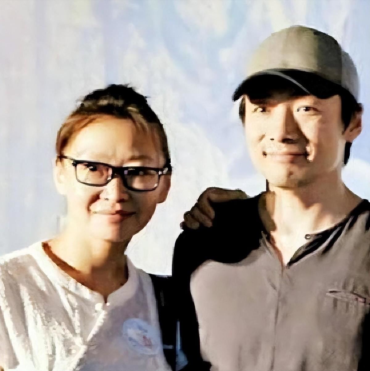 演员祖峰:我无儿无女,把全部积蓄交给妻子,生活悠闲自在又幸福