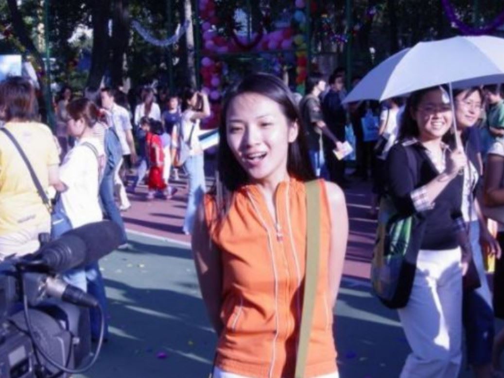 "山东媳妇"管彤:26岁进央视,42岁当妈妈,如今被丈夫宠成宝