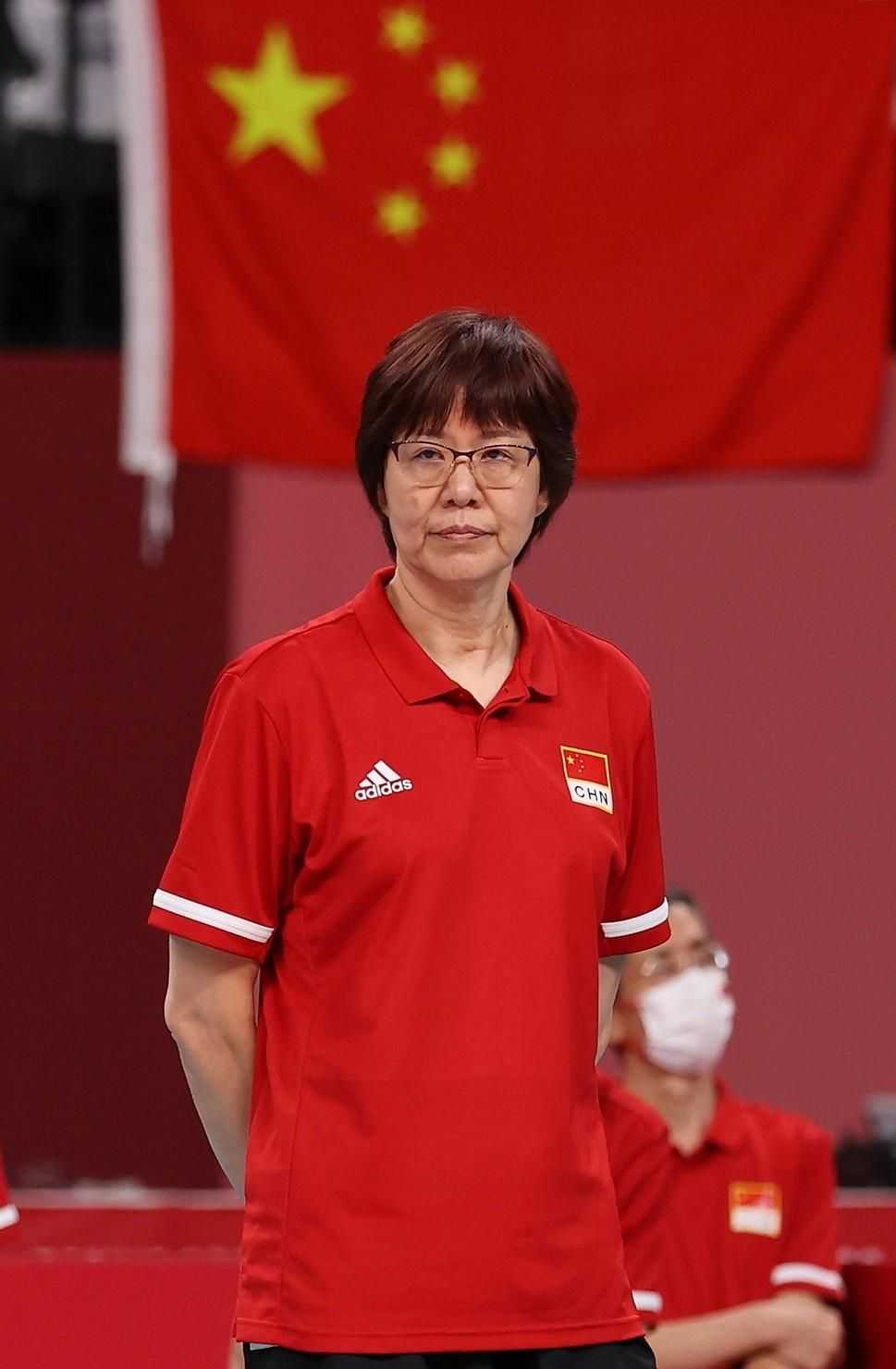 戏耍郎平,"叛变"投美,女排叛徒王怡被除名,如今她下场如何?