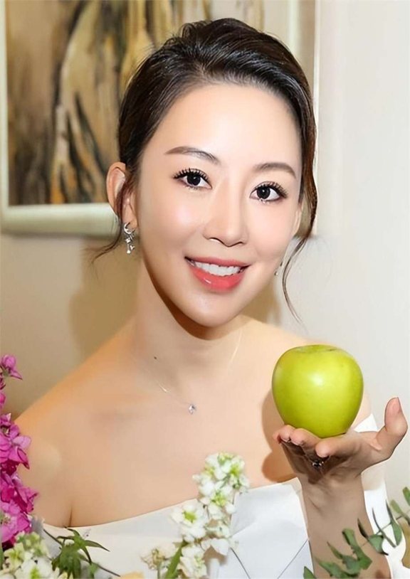 蹦床女王何雯娜未婚先孕,怀胎7月办婚礼,婆家娘家矛盾不断