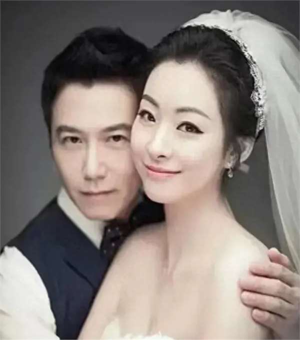 "上海女婿"温兆伦:娶年轻20岁妻子赵庭,迟来的幸福更珍惜