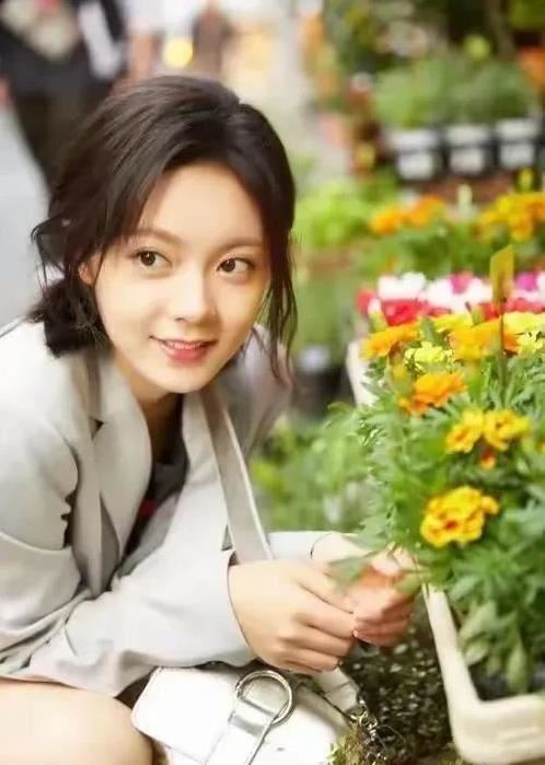 张译没有说错,赵今麦和张子枫,已走上两条截然不同的大路