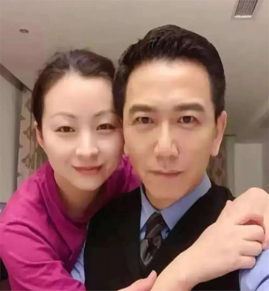 温兆伦老婆多大图片