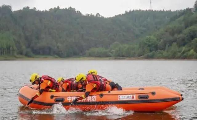 武警少将范玉龙:从玉树抗震英雄到湖南防汛尖兵
