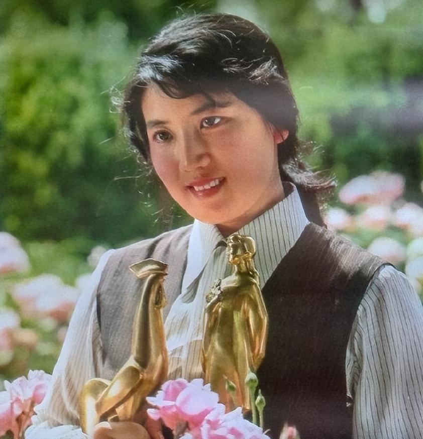 李秀明息影30年经商后像换了个人现在69岁已做外婆儿子也功成名就