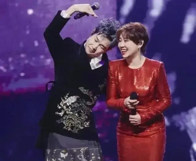 小沈阳庆祝结婚20周年,晒甜蜜照