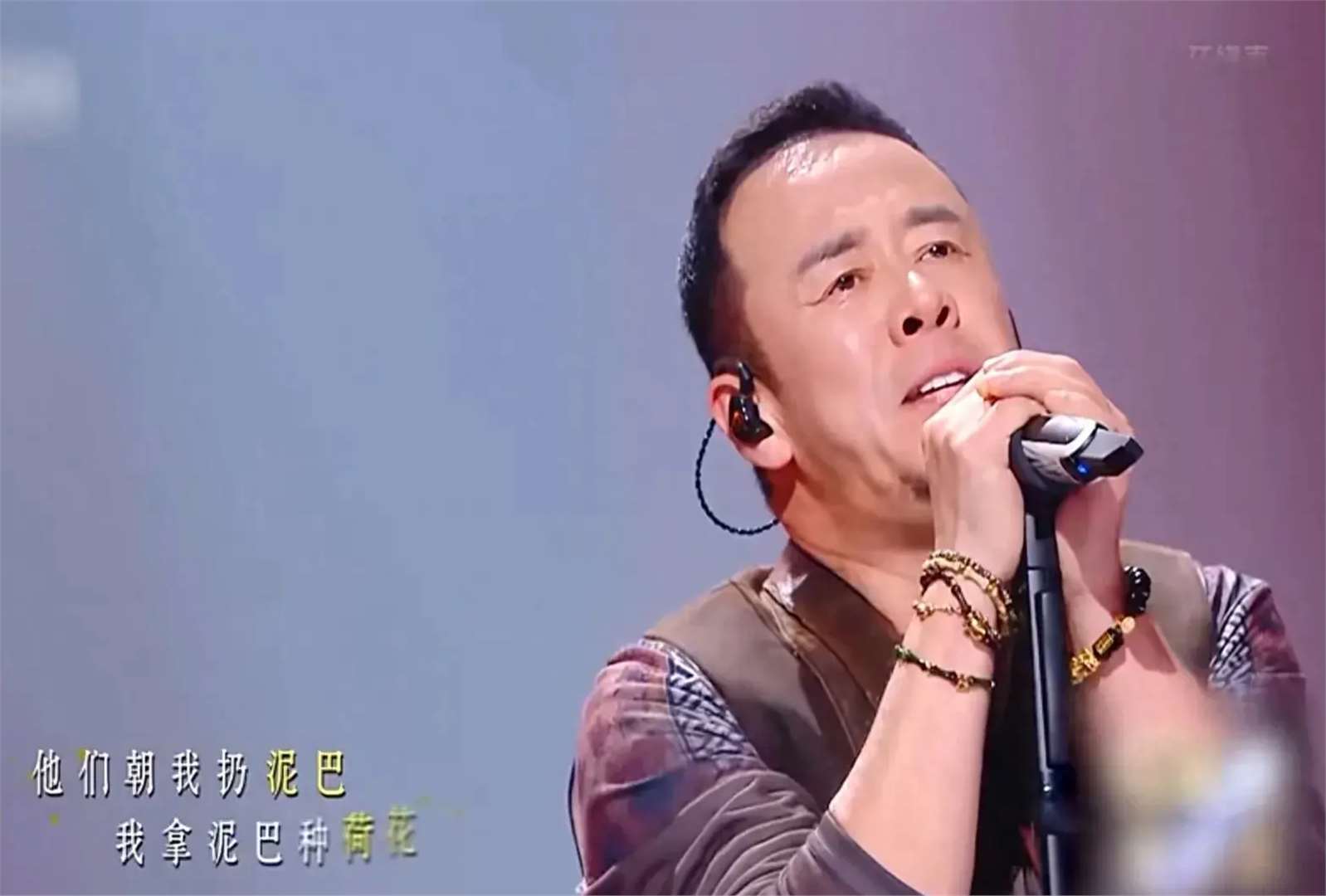 杨坤神曲《泥巴》,两天播放量直逼刀郎山歌寥哉,评论区炸裂了