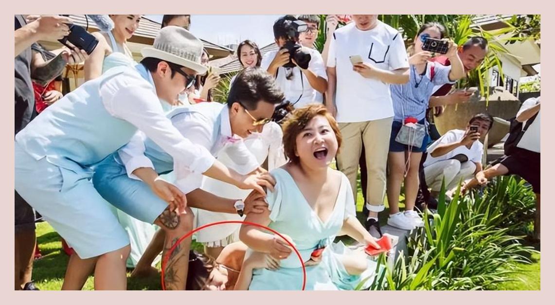 万万想不到,包贝尔伴娘门刚过去8年,柳岩就以这种姿态出现