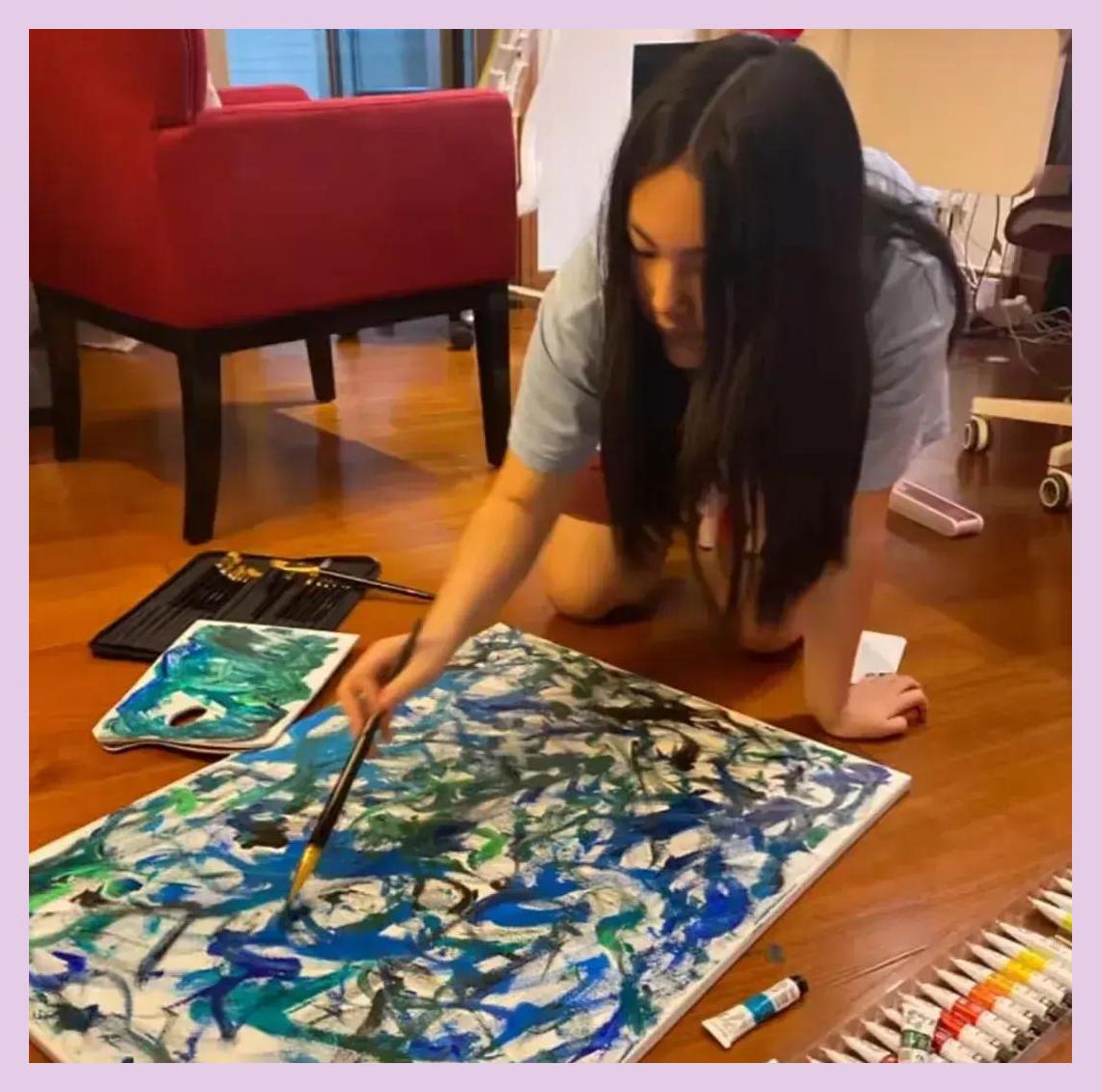 王岳伦暑假给王诗龄特训,无意显现对方绘画天赋,网友评论引热议