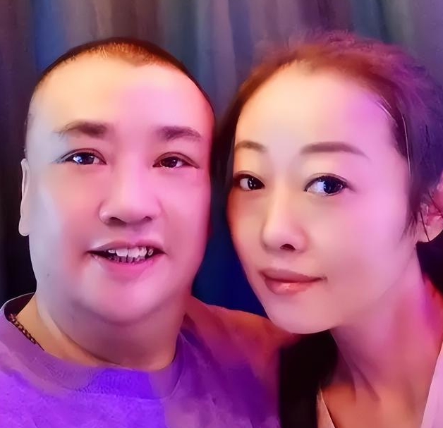 广州演员陈坚雄去世两年,妻子黄敏做网红养家,网友纷纷劝她再婚