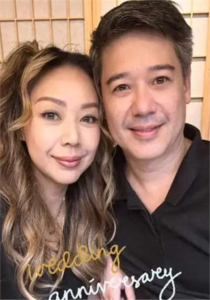 钟丽淇和混血老公接吻庆结婚14周年!曾遇渣男,旧爱疑车震获原谅