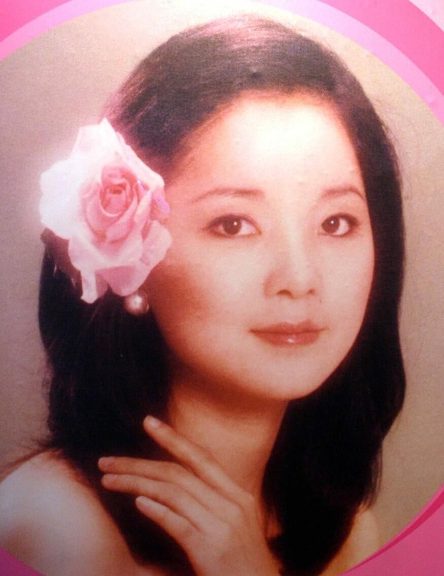 看完邓丽君字迹,再看梅艳芳字迹,谁的字更有艺术魅力?