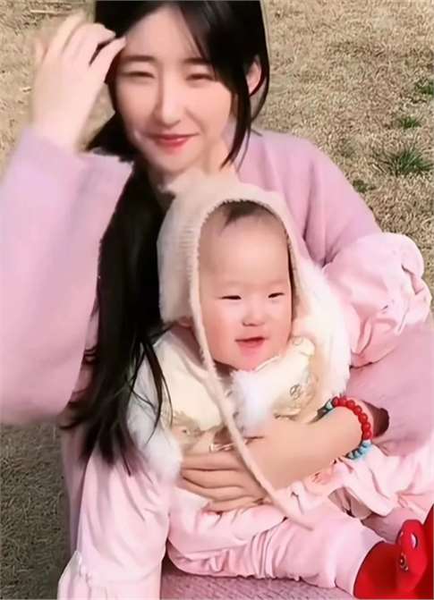 "未婚生子"的7位女明星,被抛弃,没名分,母凭子贵成妄想!