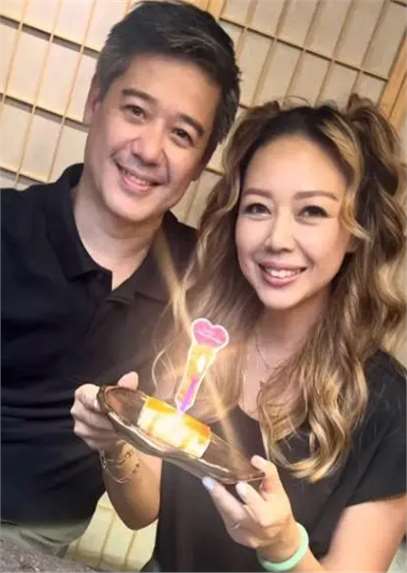 钟丽淇和混血老公接吻庆结婚14周年!曾遇渣男,旧爱疑车震获原谅