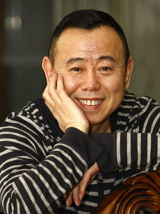 67岁潘长江近况:徒弟祝寿,四代同堂,越来越低调了