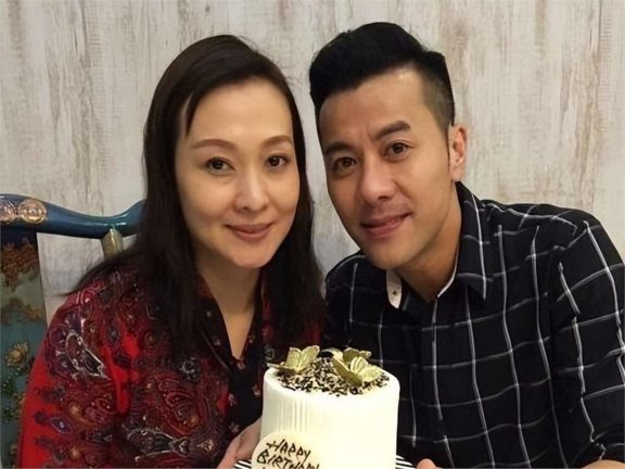 梁汉文 老婆图片