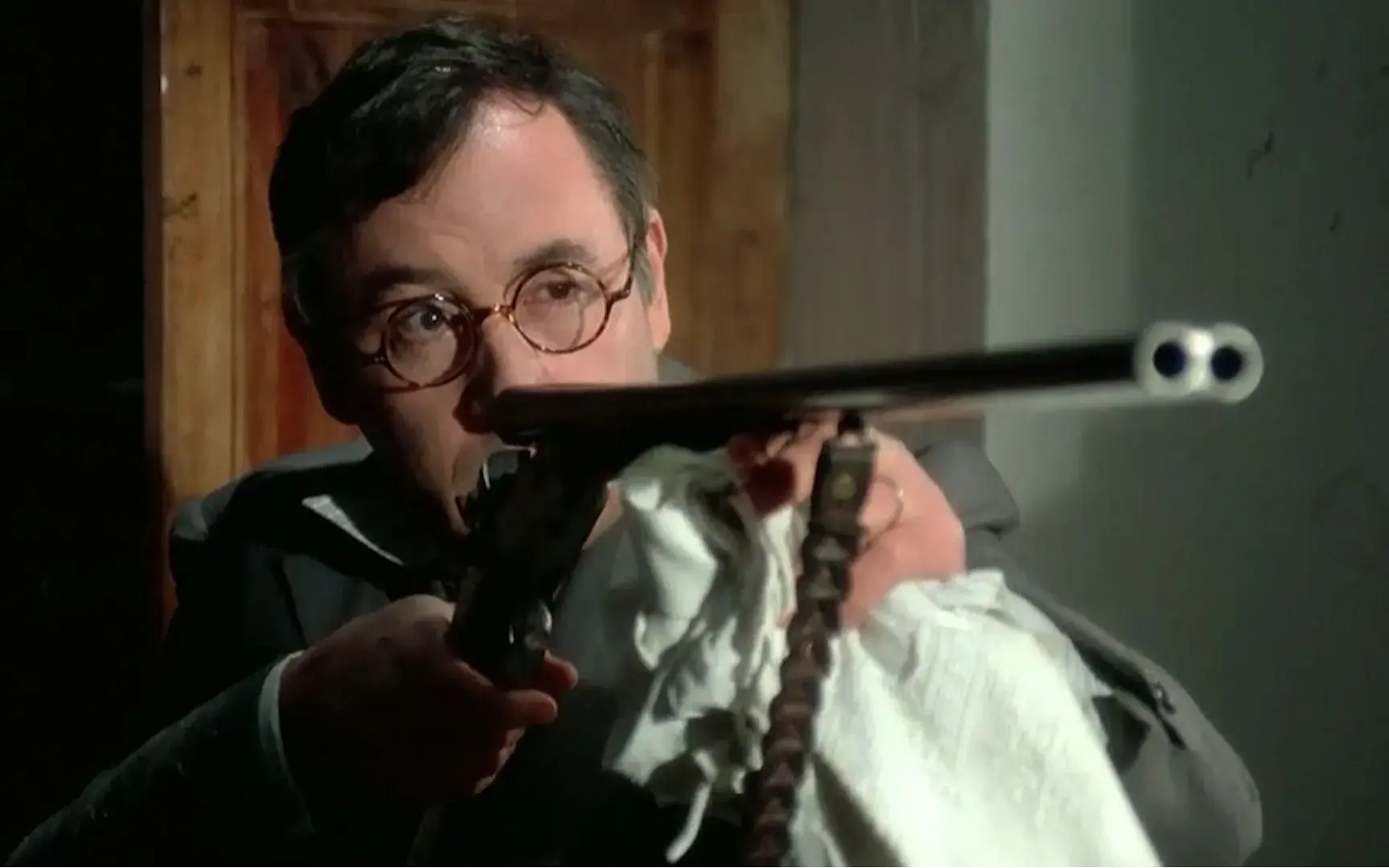 电影《老枪》你看懂了吗?被困古堡内的德军完全可以突围冲出去