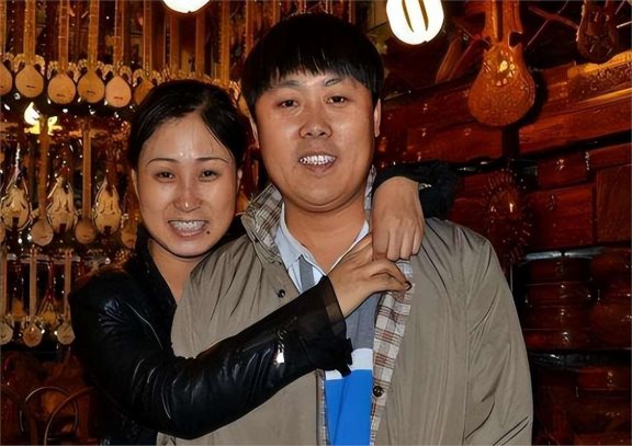 回顾14年前,成名后承诺不抛弃糟糠妻的刘大成,如今是否做到了?