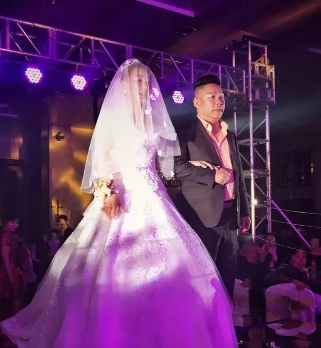 闫晓楠老公曝光!夫妻常年禁欲两地生活,网友:这哥们肯定有钱