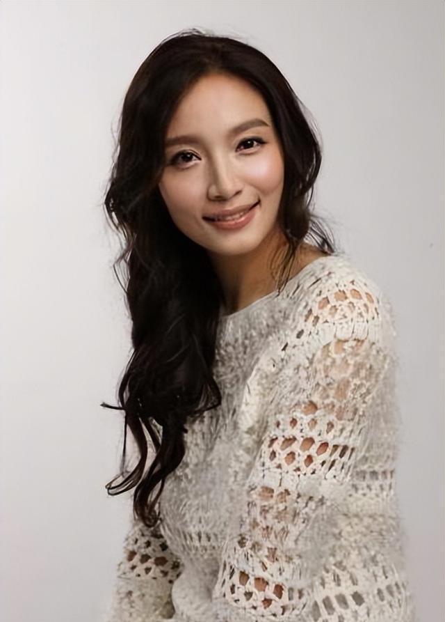 女星李敏英婚后13天被丈夫砍断手指,所涉及的不止是家暴