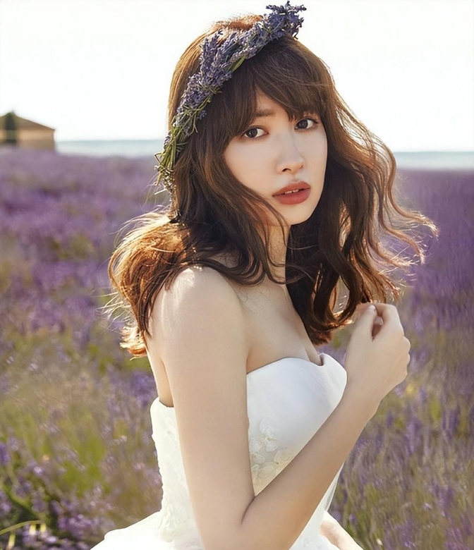 小嶋阳菜:天生丽质的日本艺人