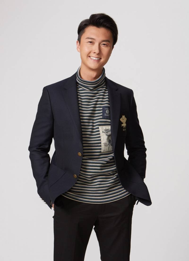 王浩信回新疆探亲,在当地庆祝生日,吃凉皮喝羊肉汤有滋有味