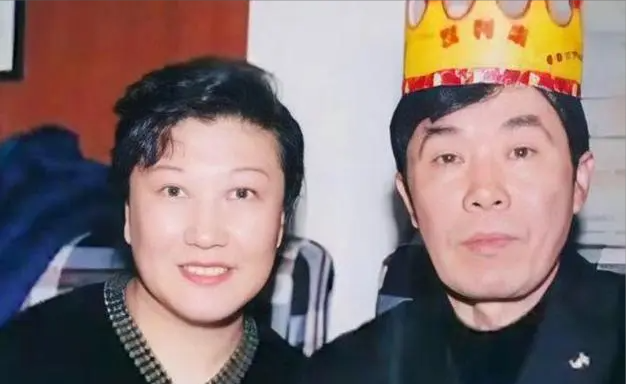 妻子情人双双去世,再看76岁何庆魁的处境,他终究还是后悔了!