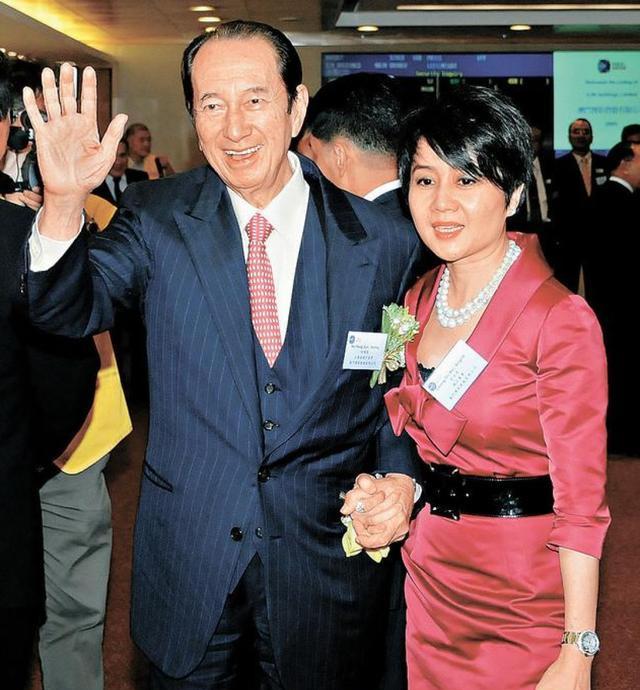 赌王女儿意外怀孕,嫁给东北小伙,家族背景引人注目