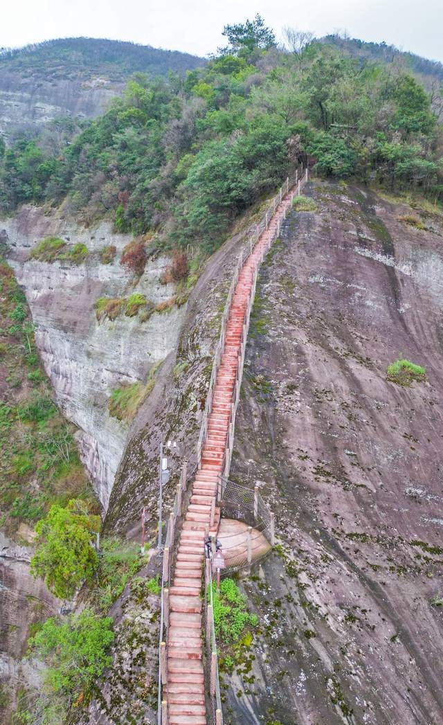 丹霞八角寨风景区图片