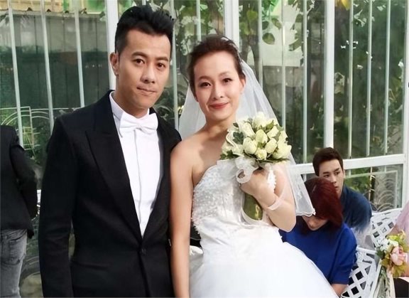 梁汉文 老婆图片