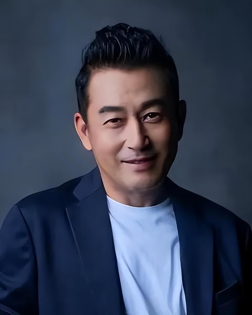 王志飞:愧对聋哑父母,为张歆艺抛弃原配,闪婚娶小15岁张定涵