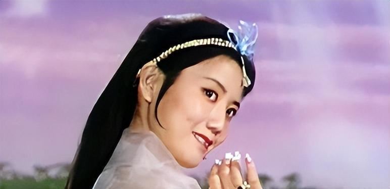 李秀明息影多年,经商后改头换面,现如今已做外婆,儿子事业有成