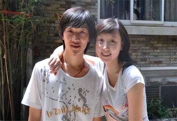 著名主持人魏笑:新婚24小时离世,丈夫至今未娶,父亲仍在想念她