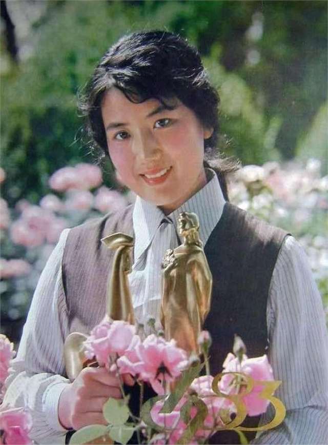 李秀明:北影三朵金花的小妹,后经商卖薯片,晚年生活幸福让人羡