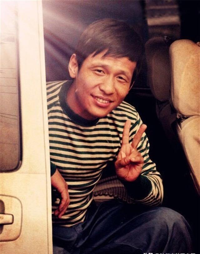 11年了,宋小宝成名后抛弃发妻,转身娶年轻粉丝,如今生活怎样了