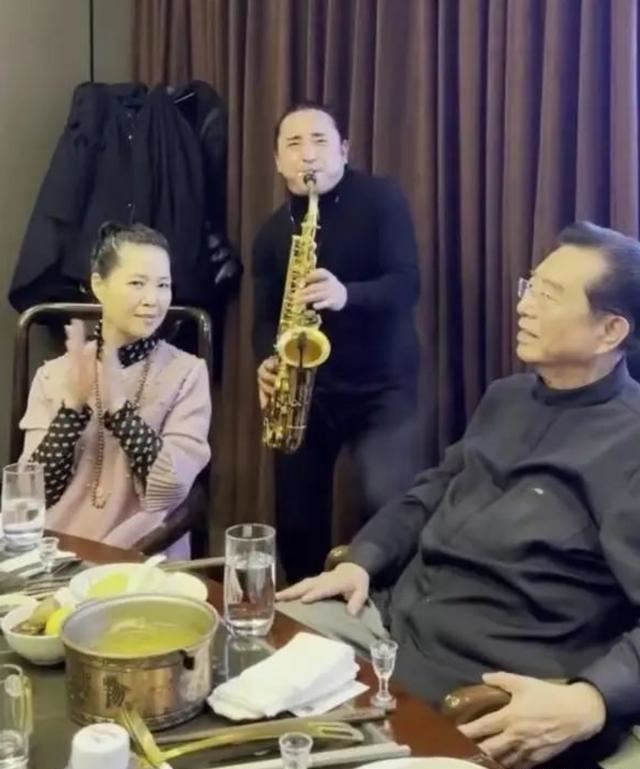 回顾拿着"巨额"退休金还要"敛财",这一次李双江不被人们宽容