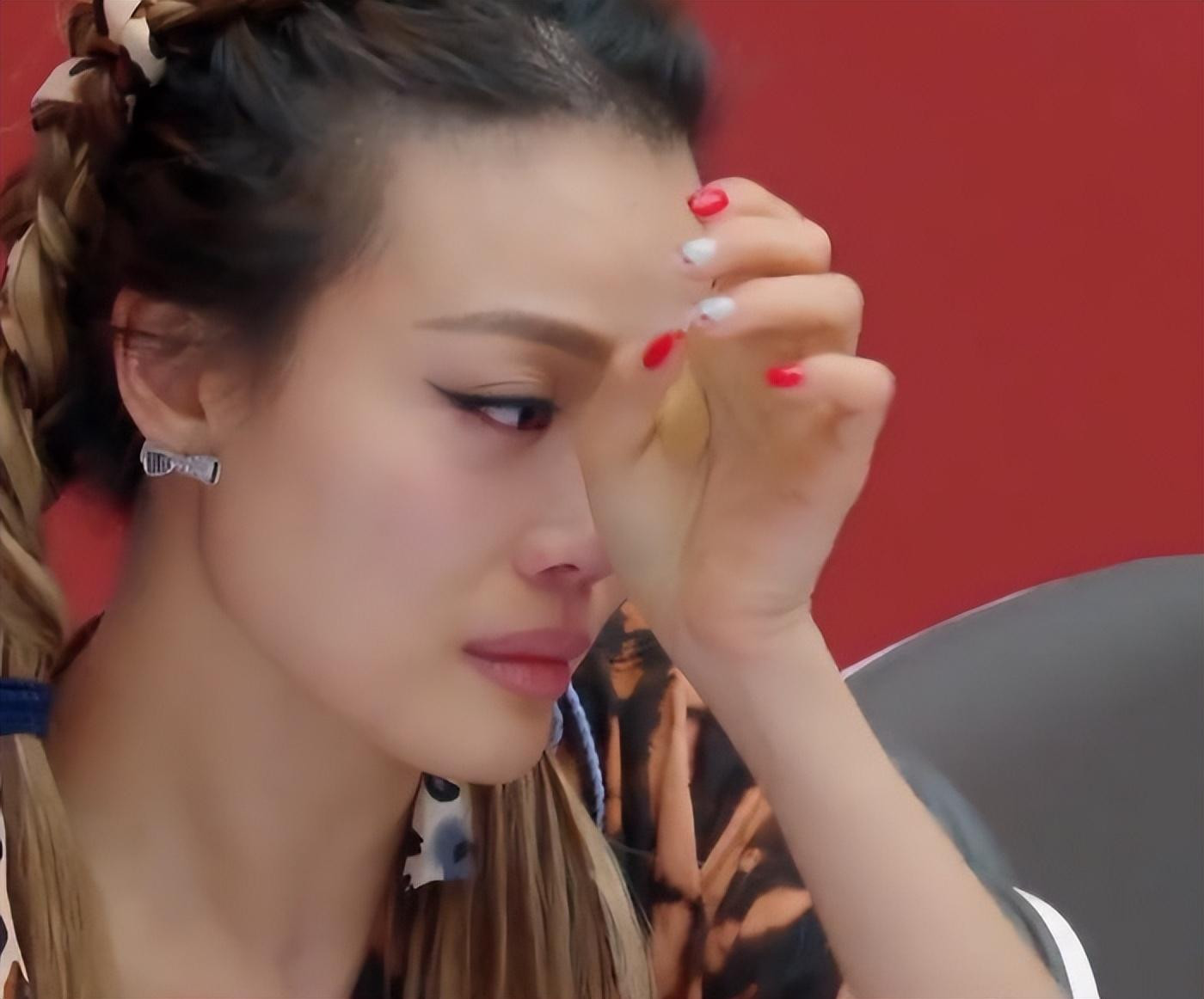 受"蕾丝情","春卷门"困扰!容祖儿走到现在,终究离不开他