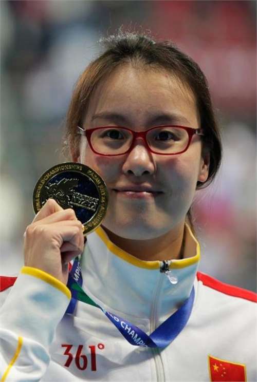 傅园慧5岁时为治哮喘学游泳,15岁进国家队,现被浙大录用遭质疑