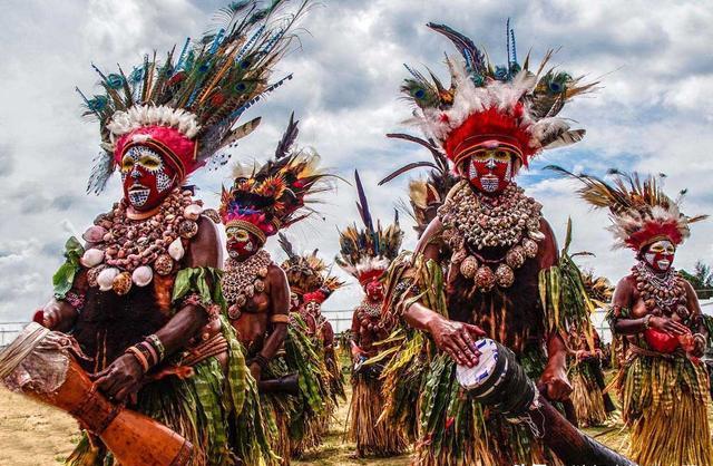早期澳大利亚土著人的服饰,不仅仅是用来装饰的
