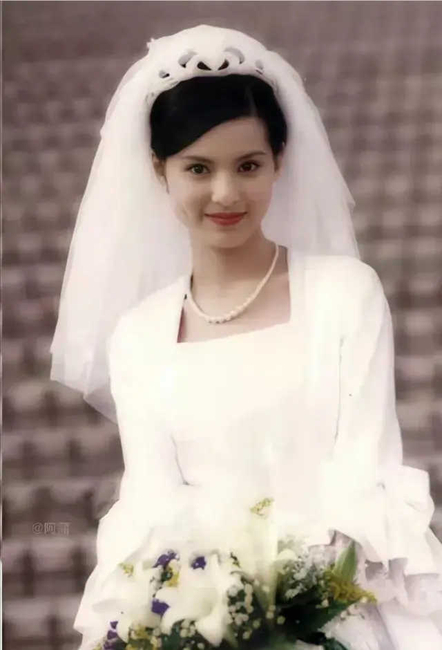 当年就是看了这些港星穿婚纱,才让我们迷上婚纱照