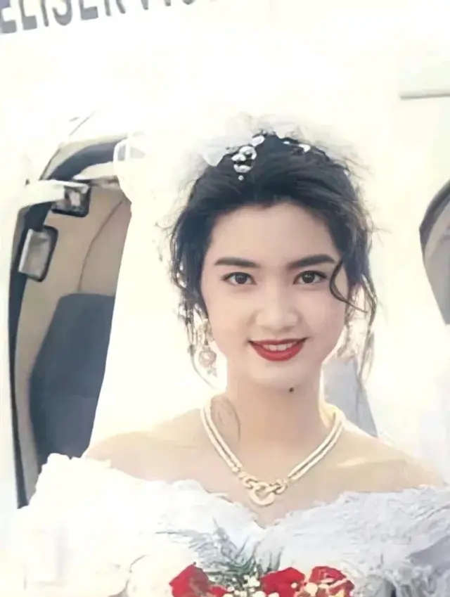 当年就是看了这些港星穿婚纱,才让我们迷上婚纱照