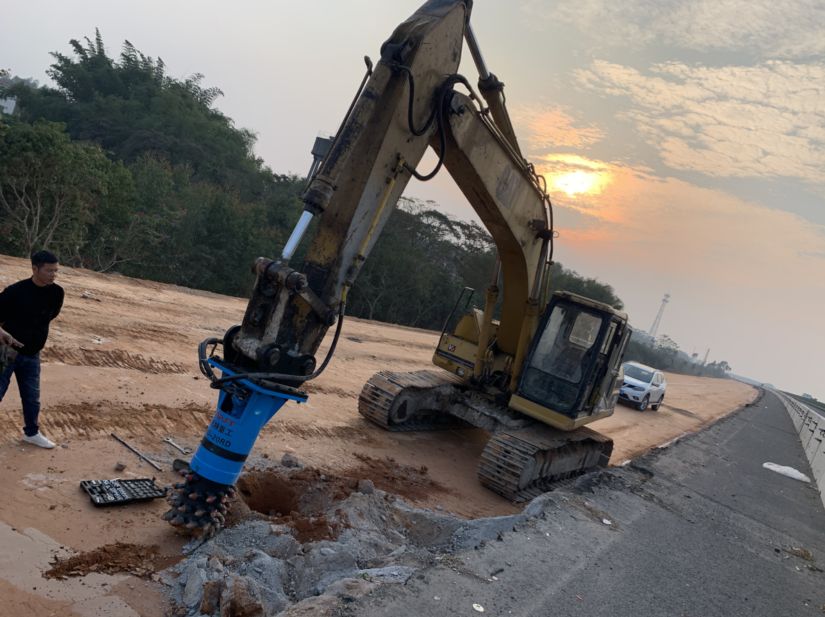 小而强劲,精细施工,纵向铣挖机成为行业发展的关键词