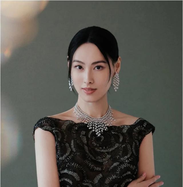 拿捏高虎傍富少李泽楷,致使林丹婚内出轨,无名模特赵雅淇凭什么